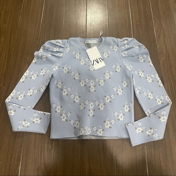 Zara Sweaters - Zara floral knitted sweater